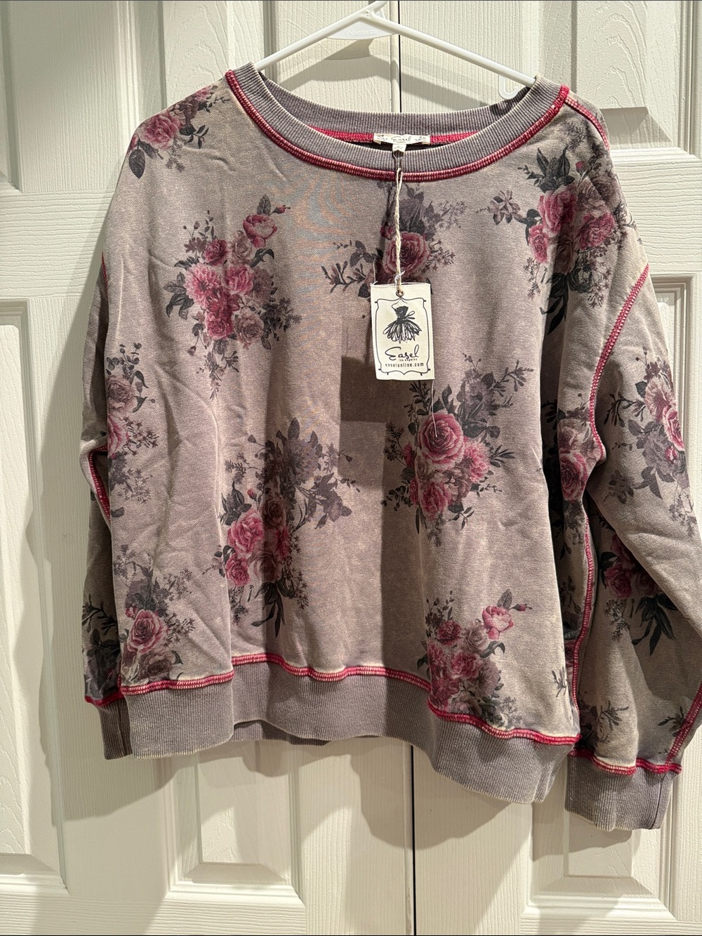 Easel floral pullover